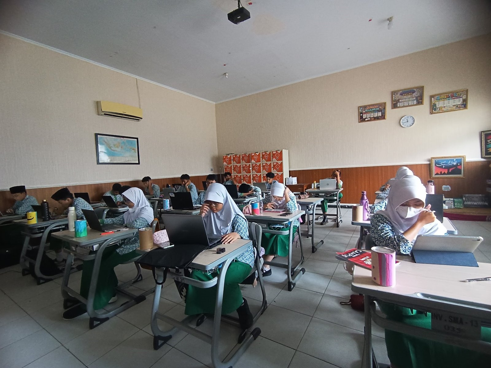 BERBAGI MELALUI CSS (Celengan Sedekah Shubuh)