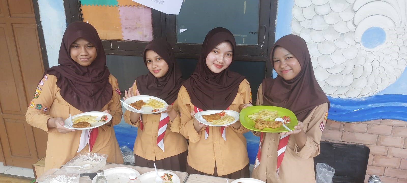 Praktek Memasak Oleh Siswa Kelas 9 SMP IT AL MADINAH Menyulap Bahan Pangan Menjadi Hidangan Yang Lezat