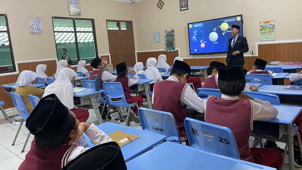 PENGALAMAN BELAJAR DIBANGKU SMP, SISWA KELAS 6 MENGIKUTI PROGRAM SIT IN CLASS SMPIT AL-MADINAH
