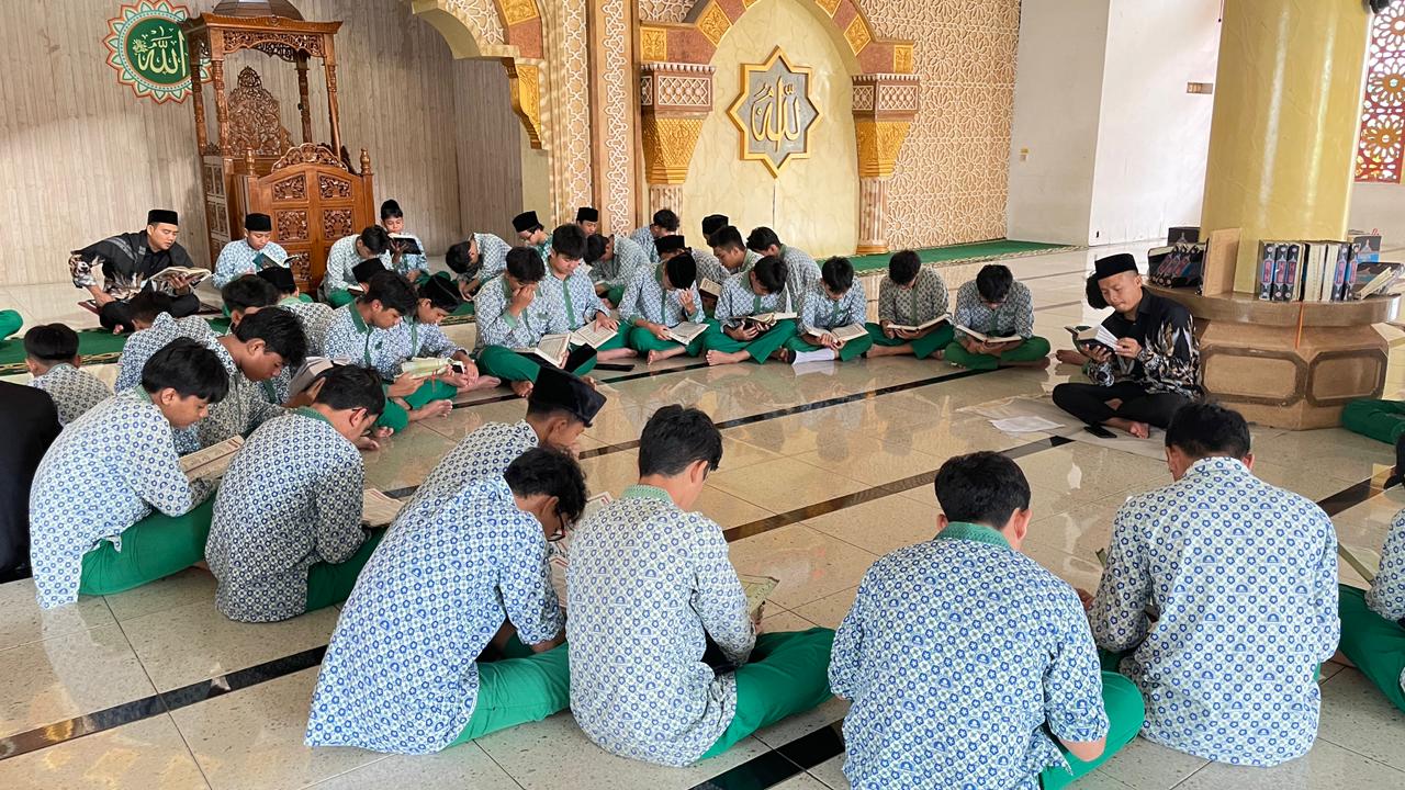 “Menguatkan Ilmu dan Iman: Pelaksanaan STS di bulan Ramadhan  di SMPIT Al-Madinah”