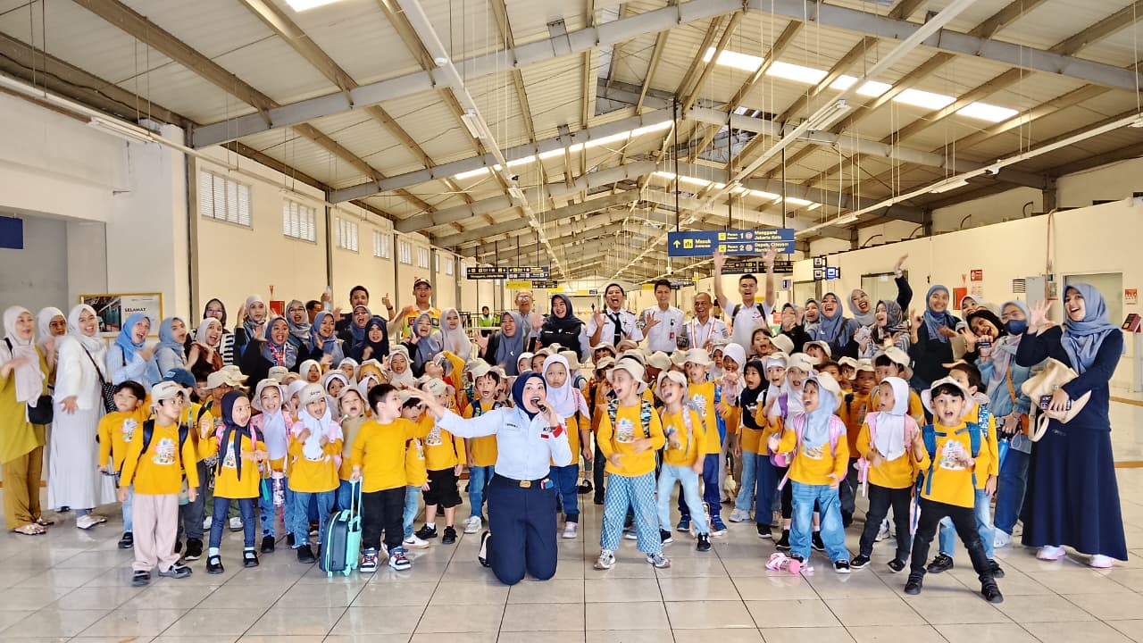 Kunjungan TKIT Al-Madinah dalam Kegiatan KAI Commuter C-Taditur Journey