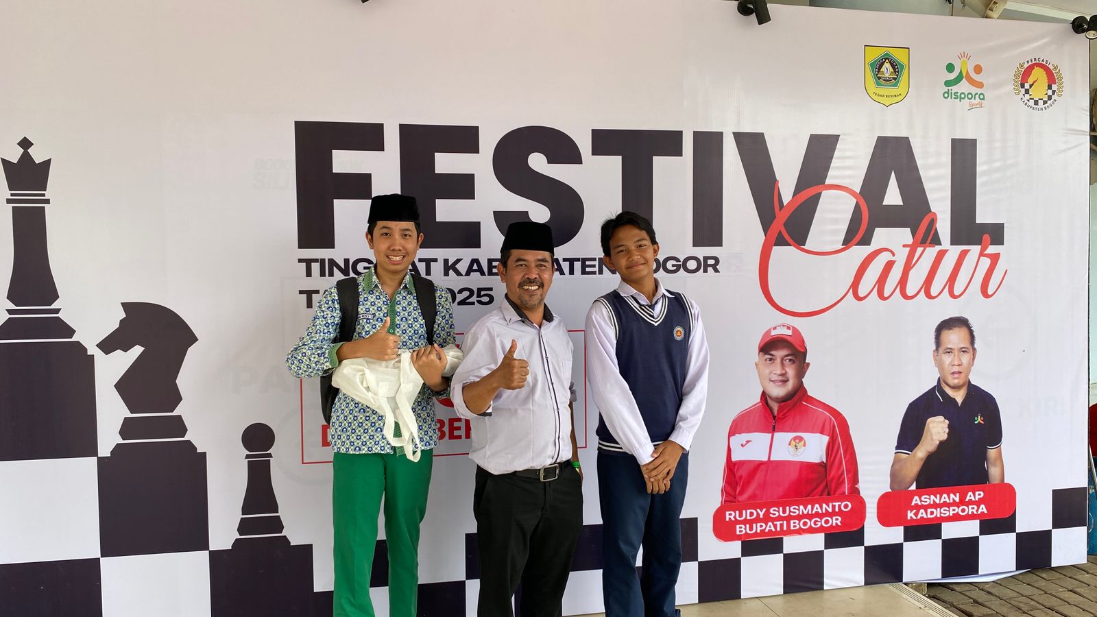 Fathan dan Gama Mewakili Sekolah Al-Madinah dalam Festival Catur Tingkat Kabupaten Bogor