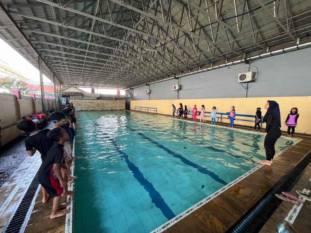 Kolam Renang Indoor SIT Al-Madinah