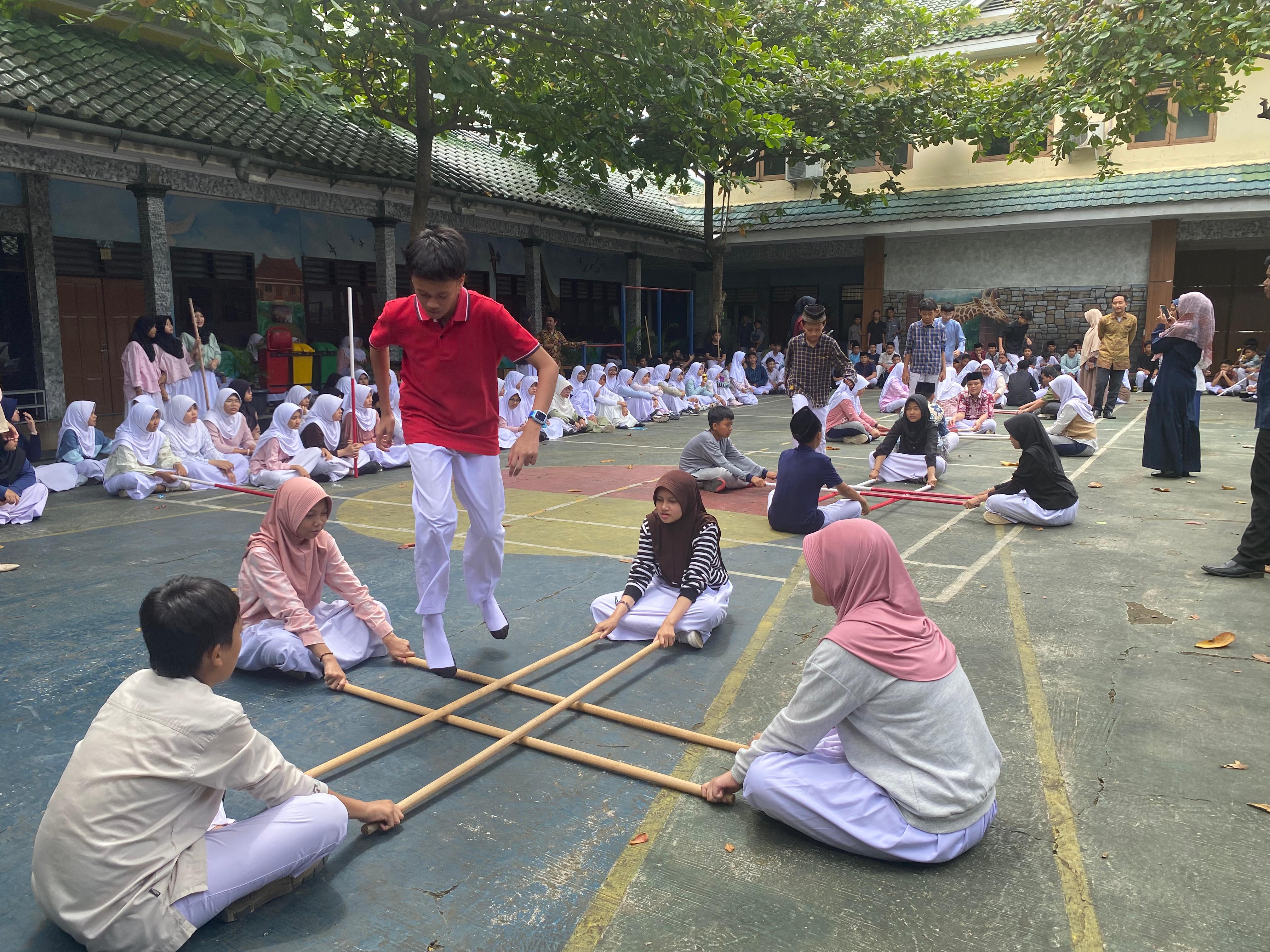 Kearifan Lokal (Permainan Tradisional)