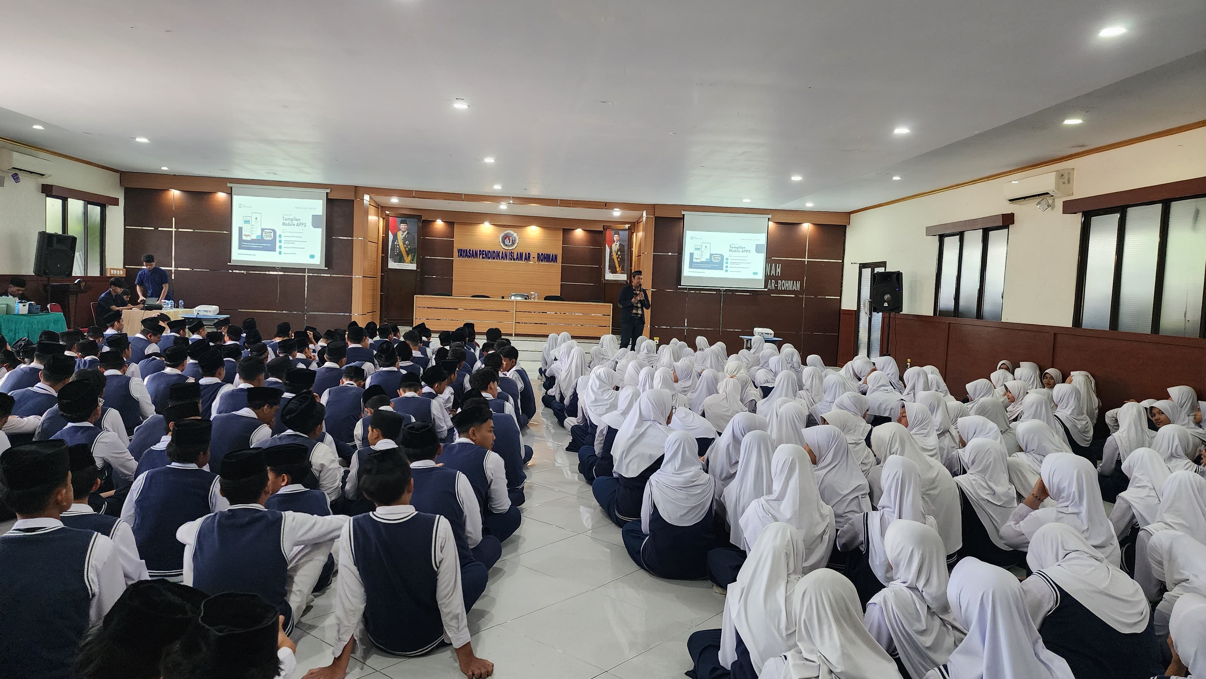 Sosialisasi Aplikasi Mobile Al-Madinah