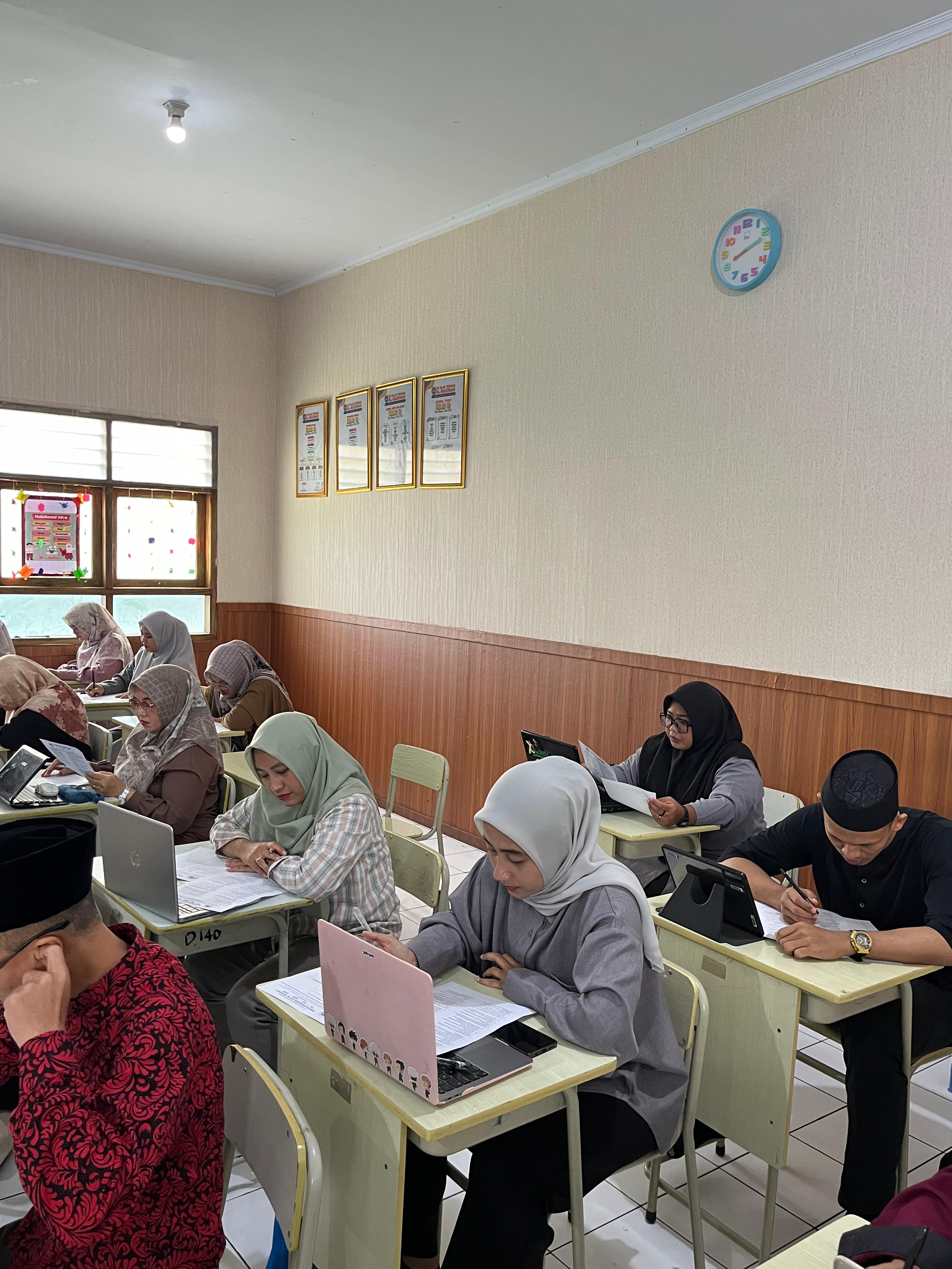 Uji Kompetensi Karyawan SIT Al-Madinah